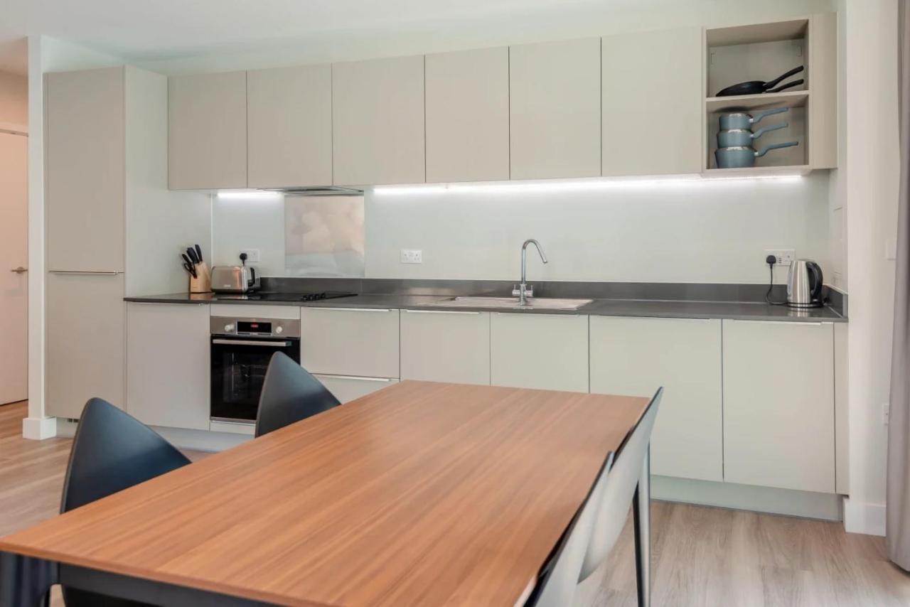Modern Apartments In Brentford 2 Minutes Walk From Kew Bridge Dış mekan fotoğraf