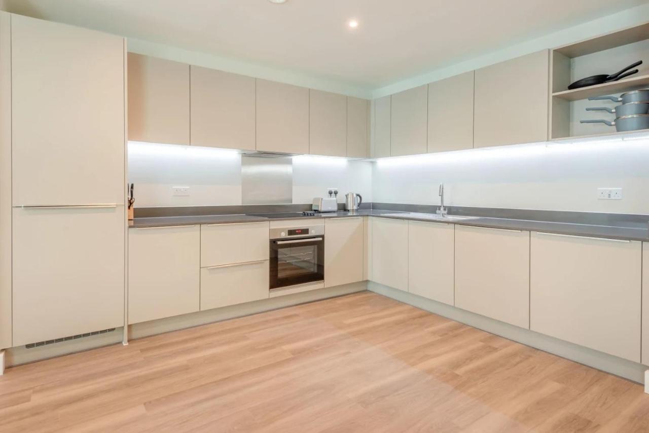 Modern Apartments In Brentford 2 Minutes Walk From Kew Bridge Dış mekan fotoğraf