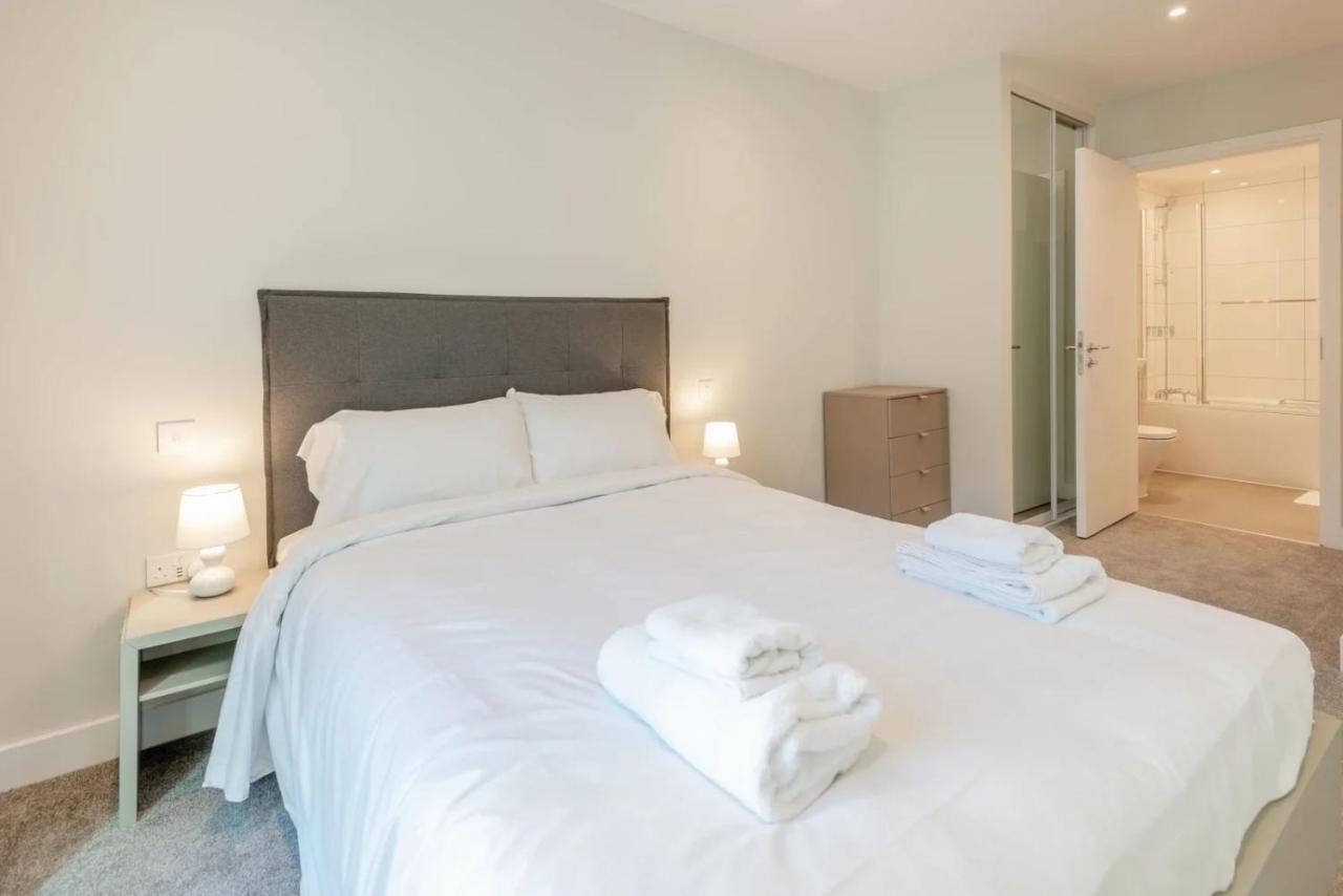 Modern Apartments In Brentford 2 Minutes Walk From Kew Bridge Dış mekan fotoğraf